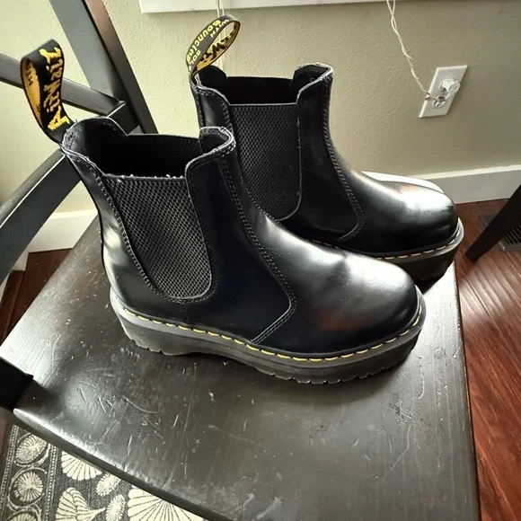 Dr. Marten Quad 2976 Chelsea Boot sz 39 (8.5 women’s) - Picture 1 of 10